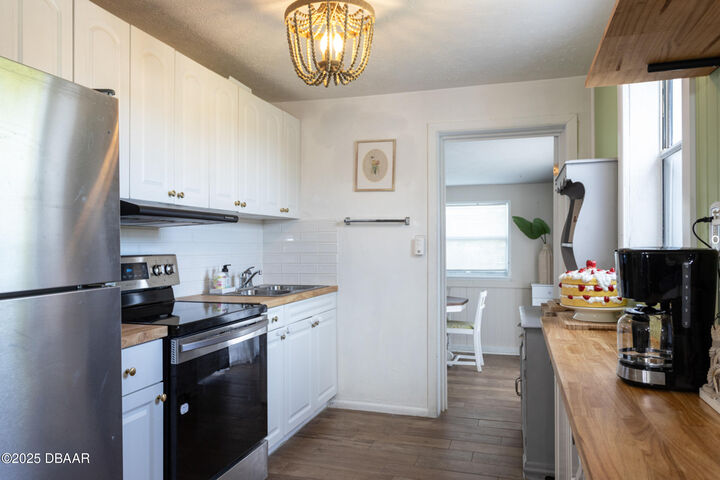 Property Photo: 151 Holland Road FL 32176