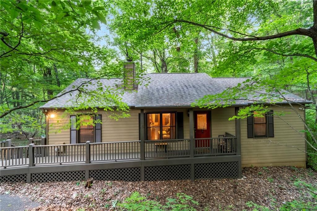Property Photo:  8 White Oak Knoll  GA 30143 