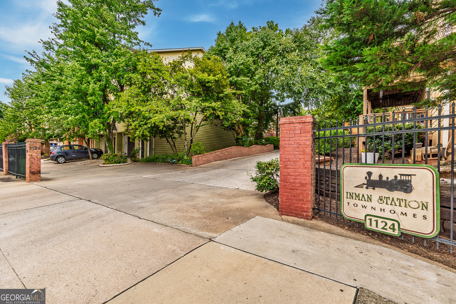 Property Photo: 1124 Dekalb Avenue NE 8 GA 30307
