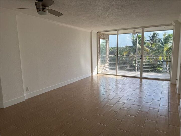 Property Photo: 109 Royal Park Dr 4 H FL 33309