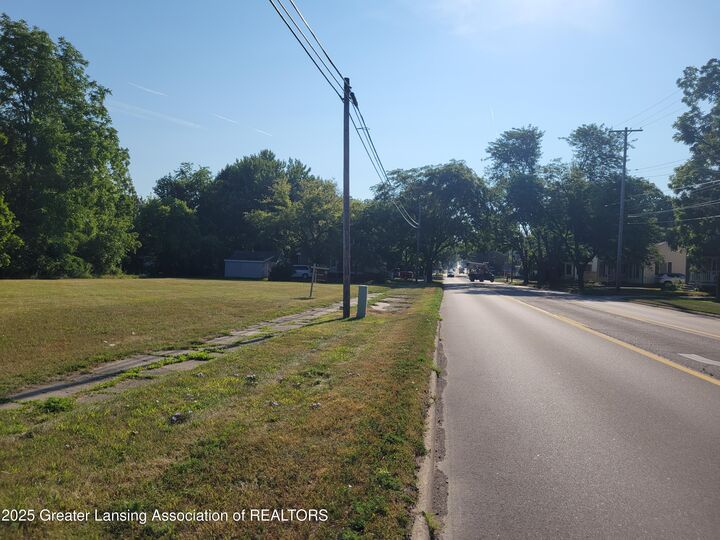 Property Photo:  610 W State Street  MI 48879 