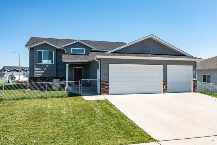 3910 Amari Loop NW  Mandan ND 58554 photo