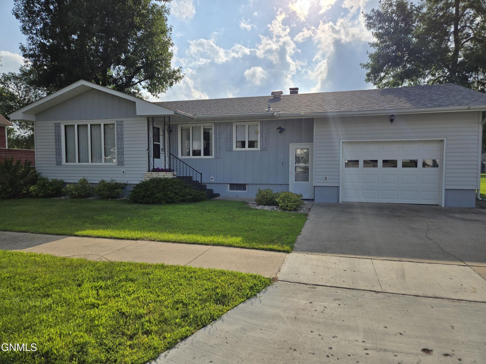 Property Photo:  308 2nd Avenue NE  ND 58413 