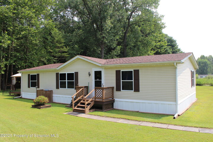 Property Photo:  137 Stapleton Estate  PA 18419 