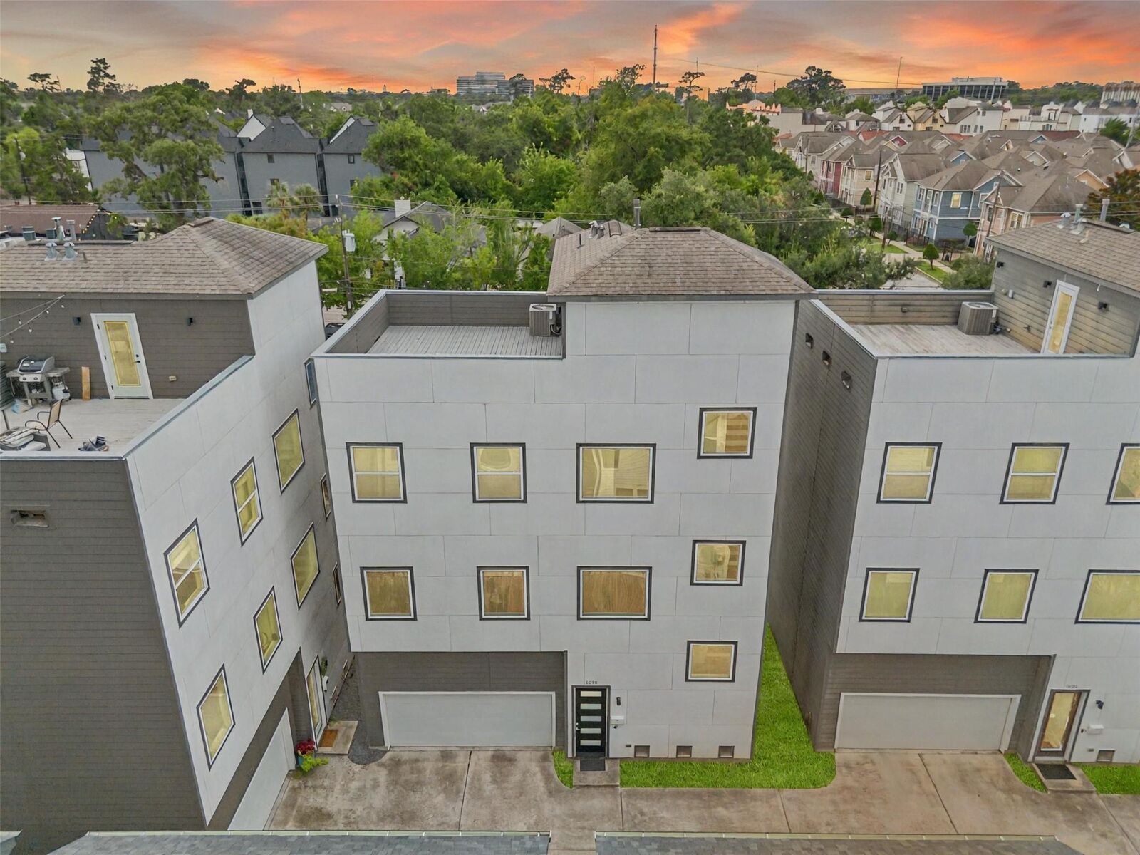 Property Photo:  1628 W 24th Street  TX 77008 