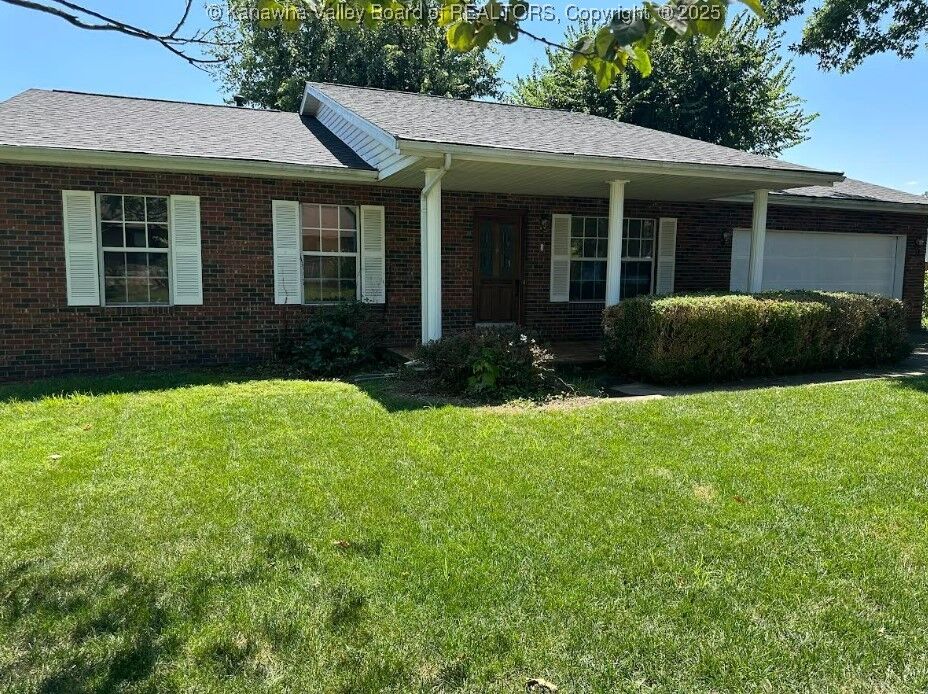 Property Photo: 5 Royal Oak Court WV 25526