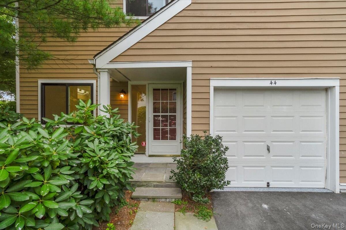 Property Photo:  44 Brook Farm Close  NY 10514 
