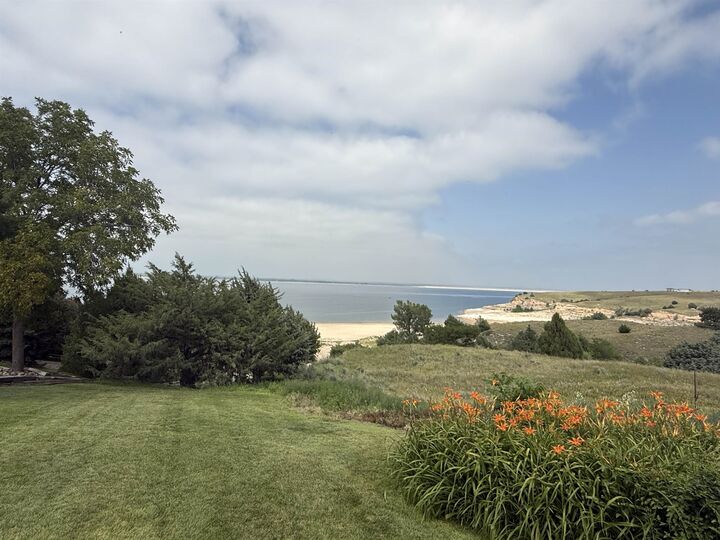 Property Photo: 27 Yacht Club Estates NE 69153