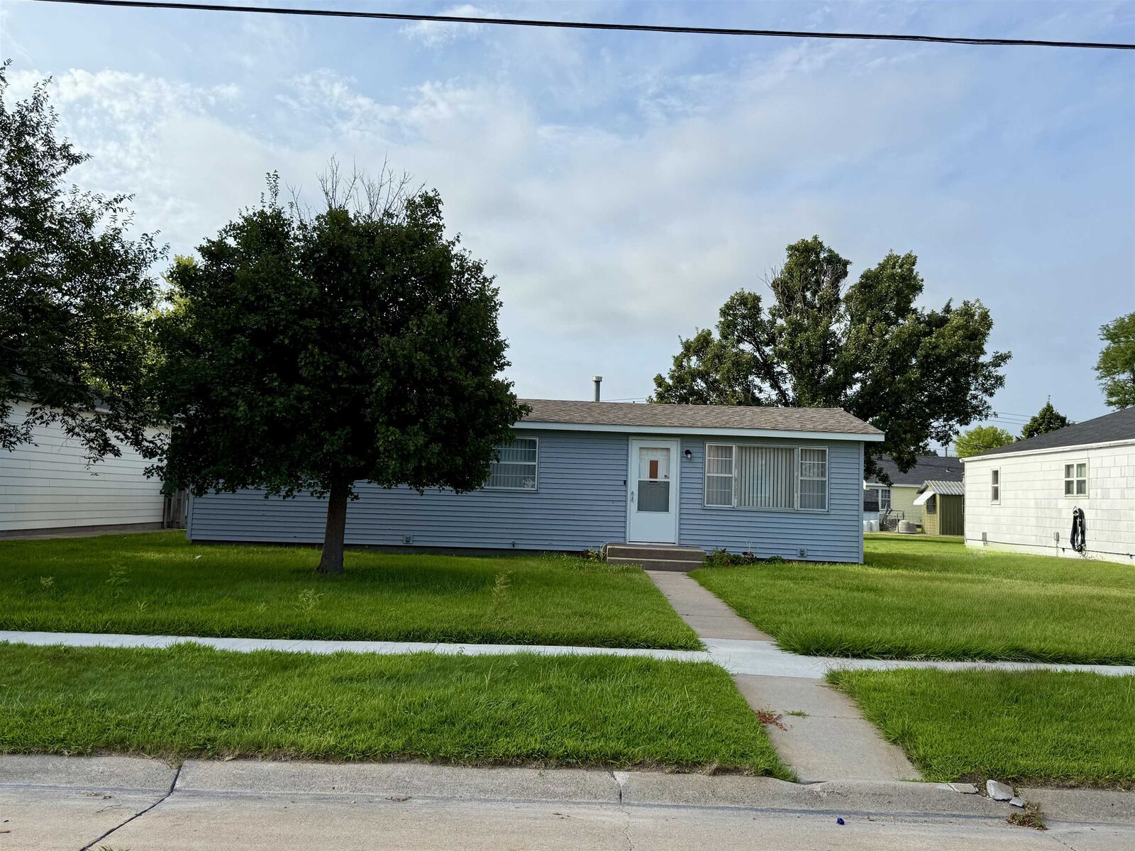 Property Photo:  815 13th St  NE 69138 