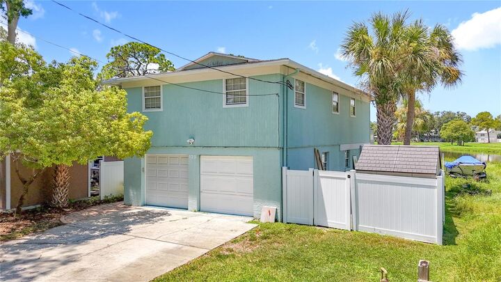 Property Photo: 125 Mystic Lake Terrace N FL 33702