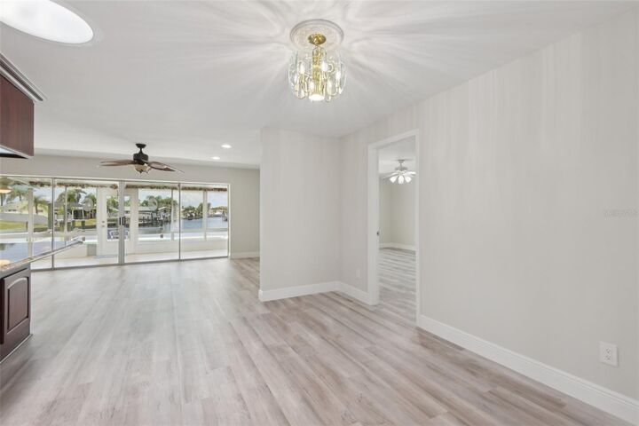 Property Photo: 6516 Bimini Court FL 33572