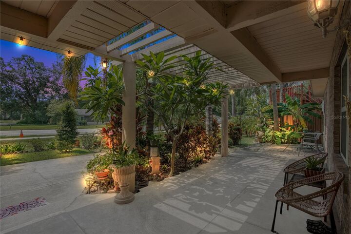 Property Photo: 403 W French Avenue FL 32763