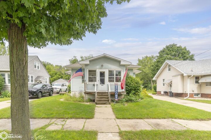 Property Photo:  227 N Crescent Drive  IA 50401 