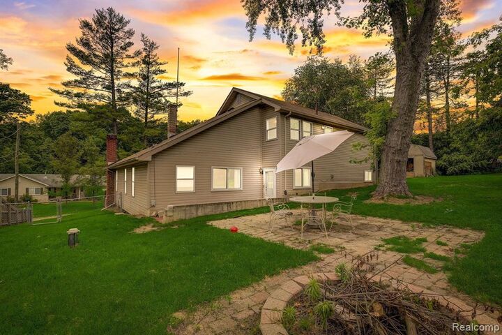 Property Photo:  8954 Woodlawn Avenue  MI 48348 3480 