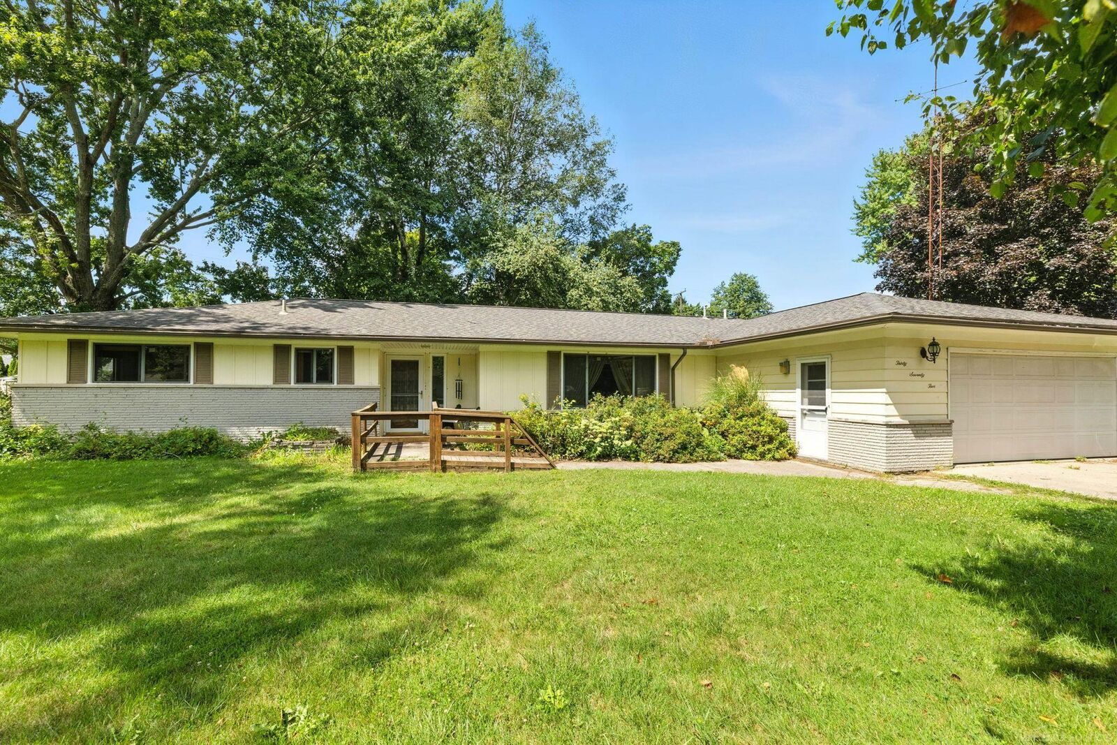 Property Photo:  3075 Westcott Drive  MI 48060 