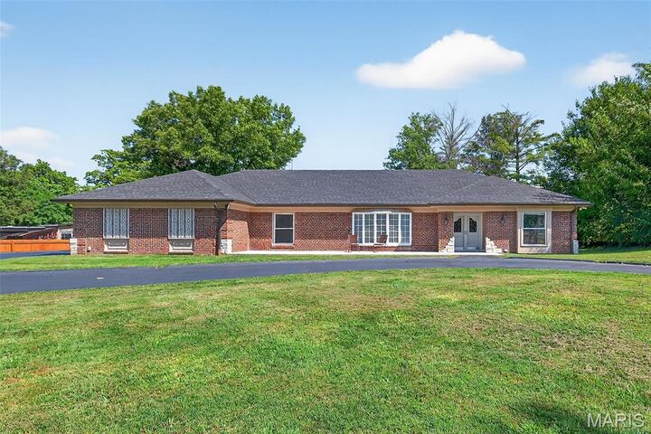 9 Kirken Knoll Drive  Town and Country MO 63131 photo