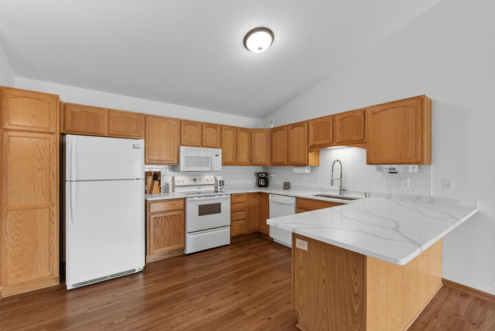 Property Photo: 727 Wood River Ct 2 WI 53095
