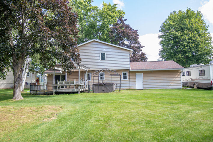 Property Photo: 617 Mohawk Cir WI 53032