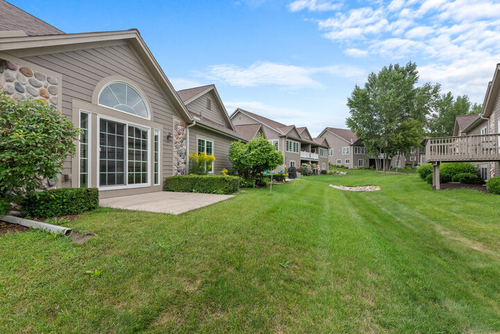 Property Photo:  2825 Glen Ivy Dr  WI 53090 