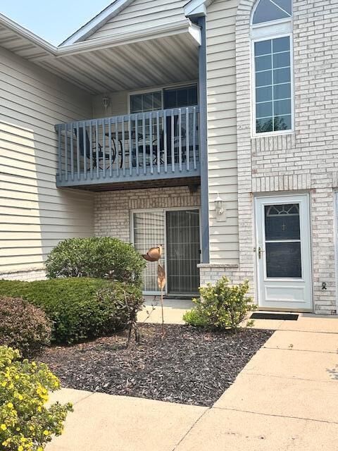 W240n2532 E Parkway Meadow Cir 4  Pewaukee WI 53072 photo