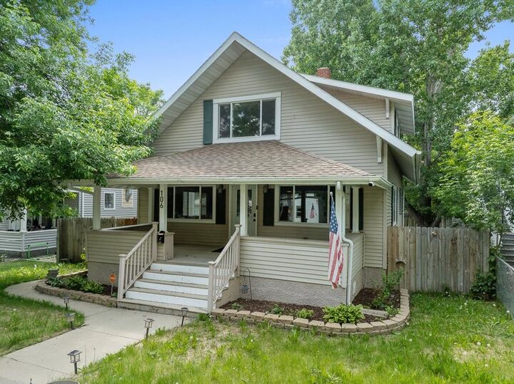 Property Photo:  106 8th St SE  ND 58701 