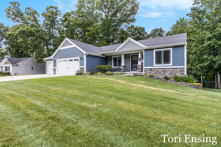 Property Photo:  11751 Hardwood Ridge Drive NE  MI 49345 