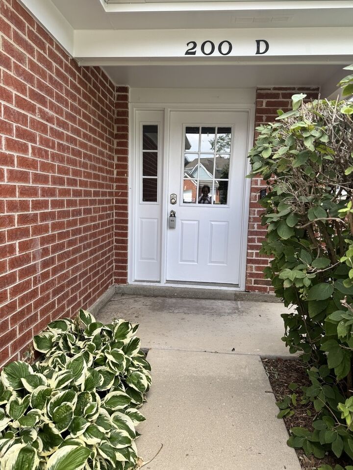 Property Photo: 200 Chesterfield Court D IL 60193