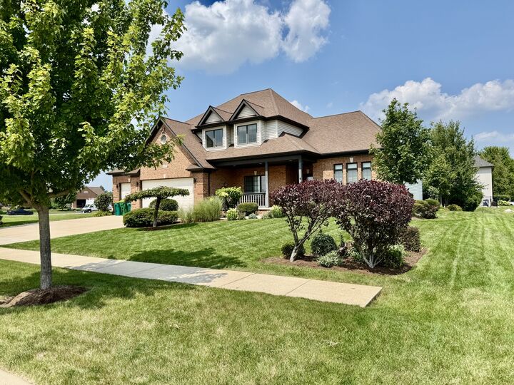 Property Photo:  607 Emanuel Lane  IL 60178 