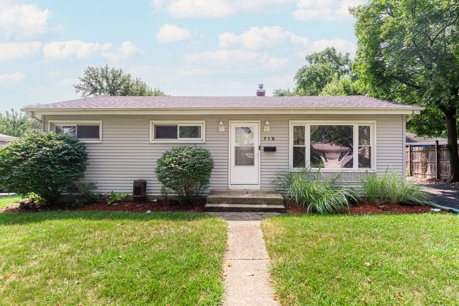 Property Photo: 719 W Ridge Road IL 60181
