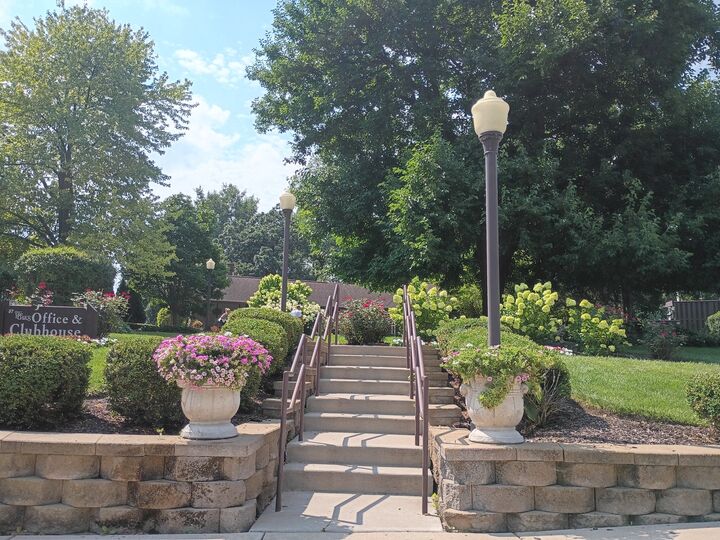 Property Photo:  57 White Oak Circle  IL 60174 