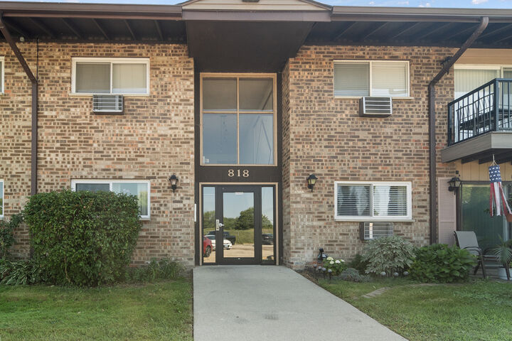 818 E Old Willow Road 207  Prospect Heights IL 60070 photo