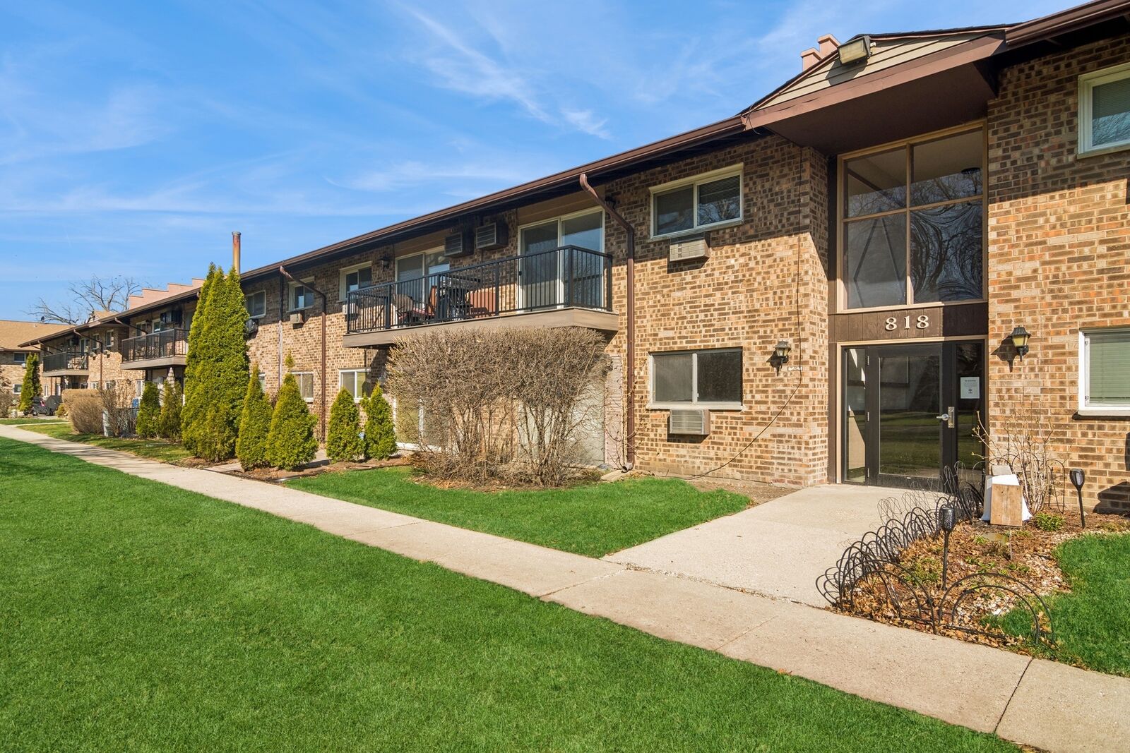 Property Photo:  818 E Old Willow Road 207  IL 60070 