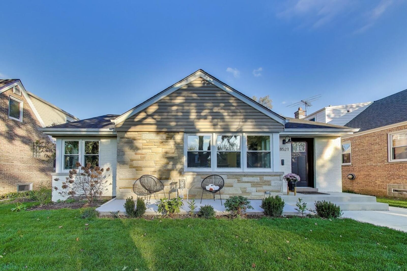 Property Photo:  8521 Springfield Avenue  IL 60076 