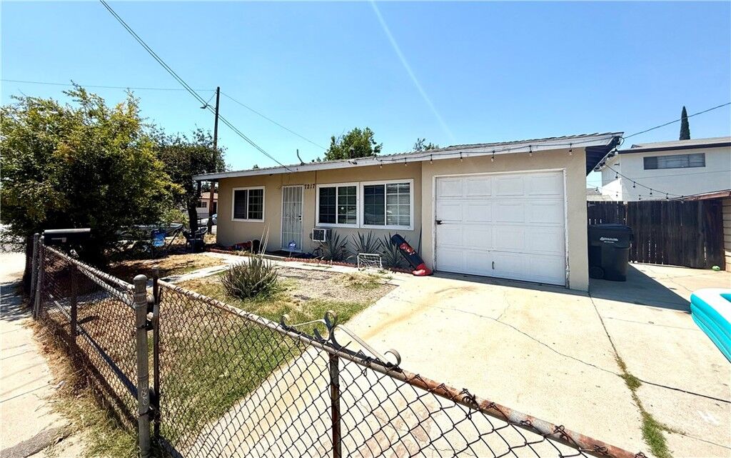 Property Photo: 7215 Emil Avenue CA 90201