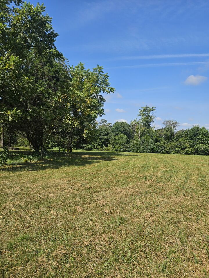 Property Photo:  425 Nubia Rd  TN 37186 