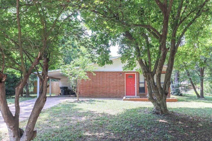 Property Photo: 2301 Glenwood AR 72401