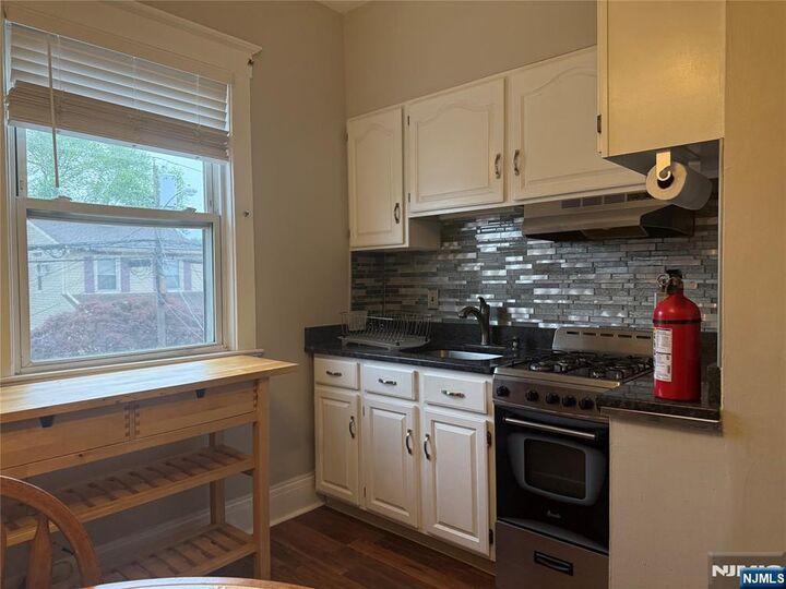 Property Photo:  29 Pine Street 2  NJ 07644 
