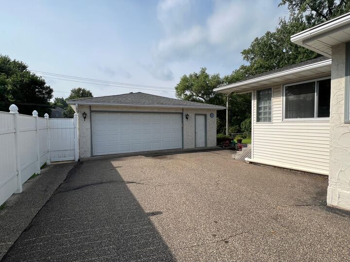 Property Photo:  1040 Lynde Drive NE  MN 55432 