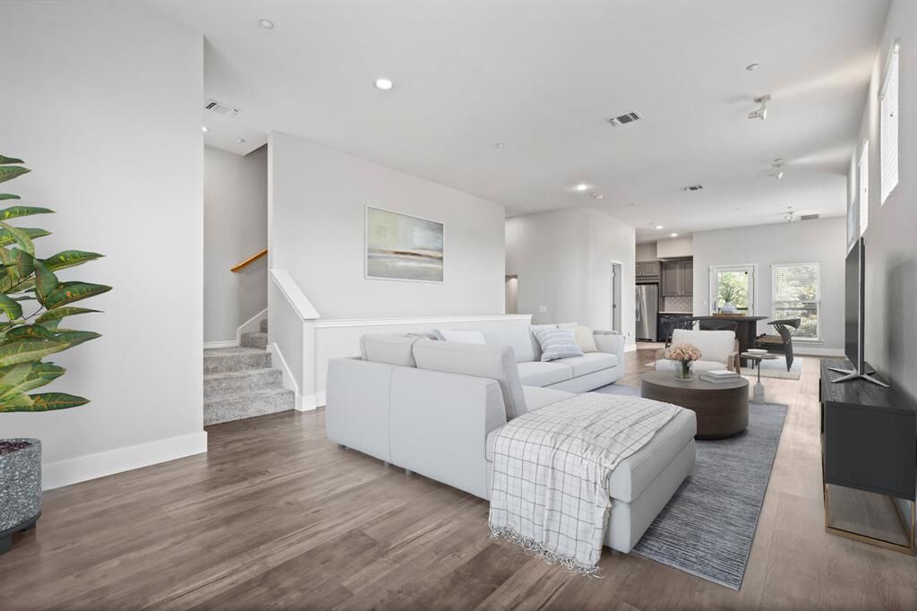 Property Photo: 4412 McKinney Avenue 9 TX 75205