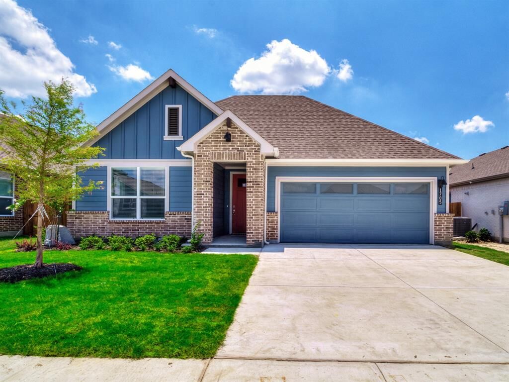 Property Photo: 1705 Woodpecker Street TX 76205