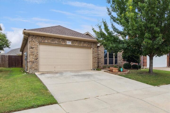 Property Photo: 10076 Bull Run TX 76177