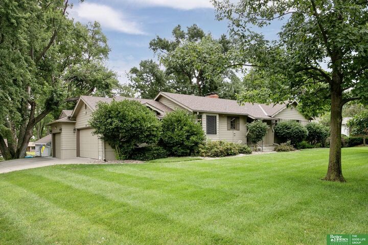 Property Photo: 1705 S 116th Street NE 68144