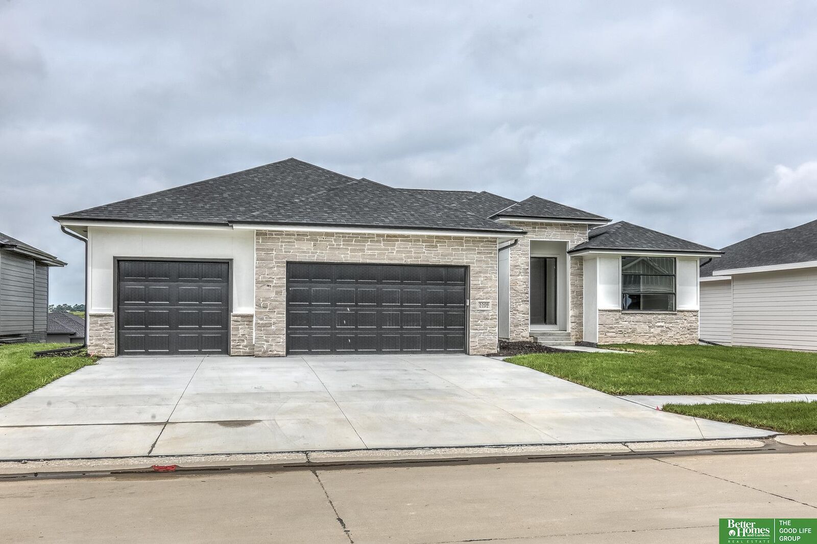 Property Photo:  5508 N 213 Street  NE 68022 