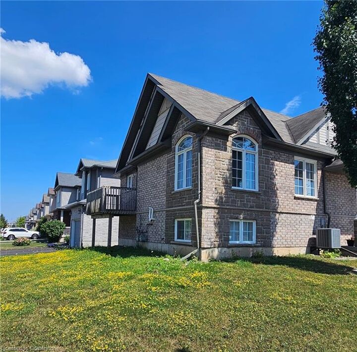 Property Photo: 172 Woodbine Avenue A ON N2R 0A9