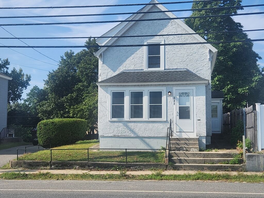 Property Photo:  347 Lancaster Street 347  MA 01453 