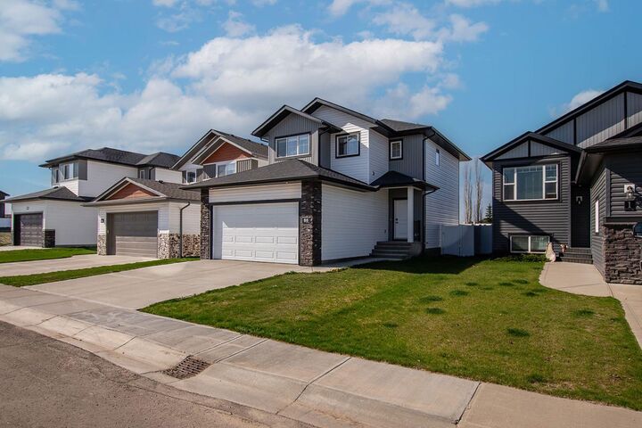 88 Henderson Crescent  Penhold AB T0M 1R0 photo