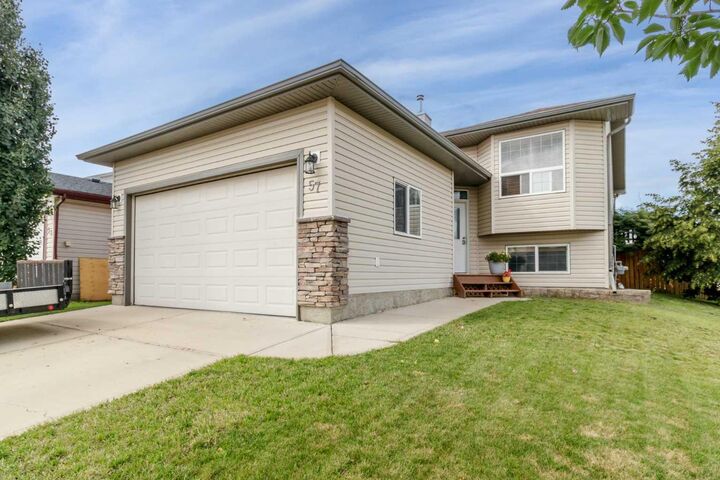 57 Pine Crescent  Blackfalds AB T4M 0E2 photo