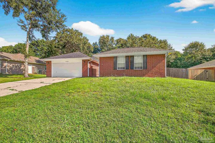 Property Photo: 1548 Pelican Pt Dr FL 32533