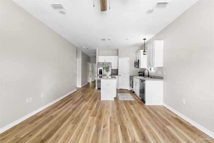 Property Photo: 306 N E St FL 32501