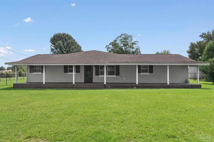 Property Photo: 10050 Beulah Rd FL 32526